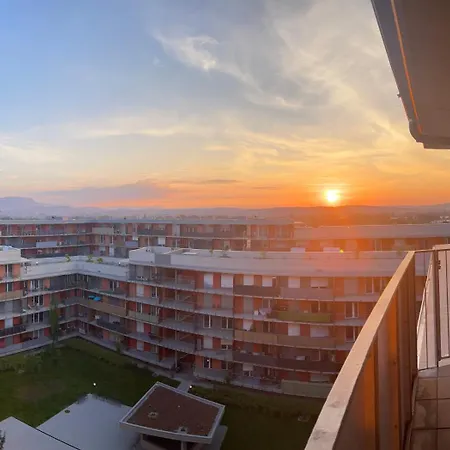 100 Qm Penthouse, Self-check-in, 2 Parkplaetze Appartamento *
