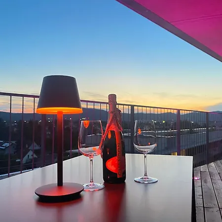 100 Qm Penthouse, Self-check-in, 2 Parkplaetze Appartamento