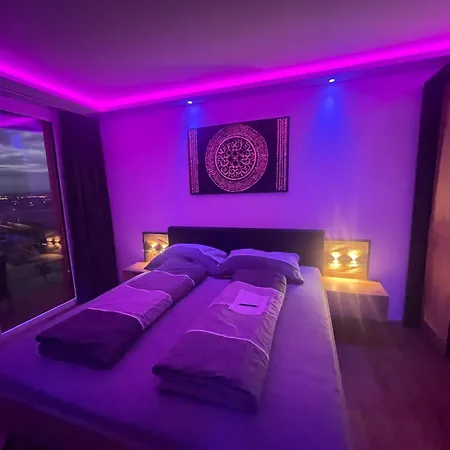100 Qm Penthouse, Self-check-in, 2 Parkplaetze Appartamento Graz