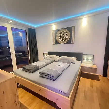 100 Qm Penthouse, Self-check-in, 2 Parkplaetze Appartamento Graz