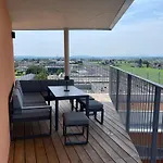 100 Qm Penthouse, Self-check-in, 2 Parkplätze Apartment