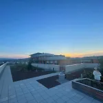 100 Qm Penthouse, Self-check-in, 2 Parkplätze Apartment