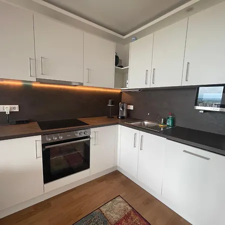 100 Qm Penthouse, Self-check-in, 2 Parkplaetze *