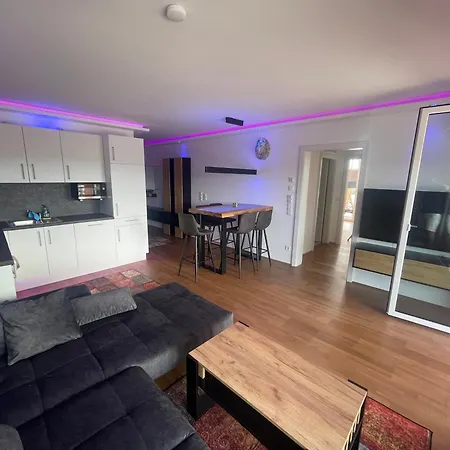 100 Qm Penthouse, Self-check-in, 2 Parkplaetze Apartment *