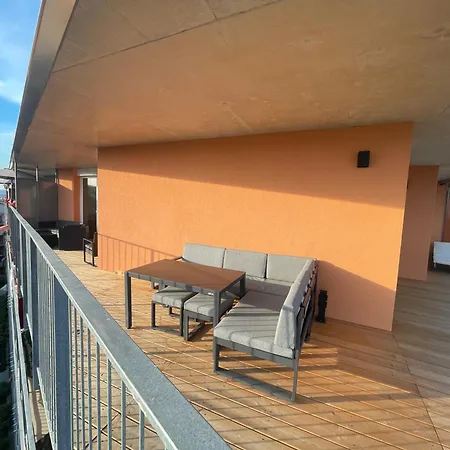 100 Qm Penthouse, Self-check-in, 2 Parkplaetze דירה