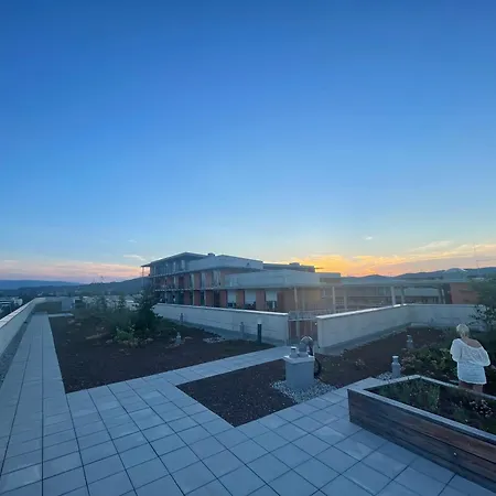 100 Qm Penthouse, Self-check-in, 2 Parkplaetze Lejlighed