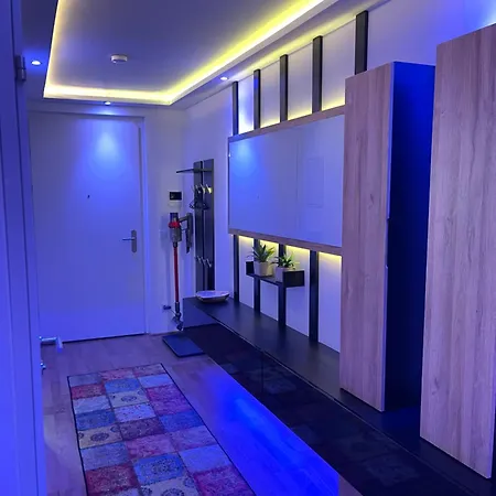 Apartman 100 Qm Penthouse, Self-check-in, 2 Parkplaetze *