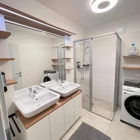 100 Qm Penthouse, Self-check-in, 2 Parkplaetze * Graz