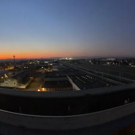 100 Qm Penthouse, Self-check-in, 2 Parkplaetze