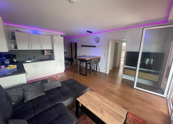 100 Qm Penthouse, Self-check-in, 2 Parkplaetze Apartment *