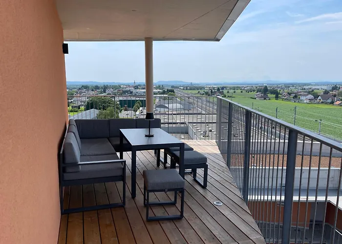 100 Qm Penthouse, Self-check-in, 2 Parkplaetze Apartmán