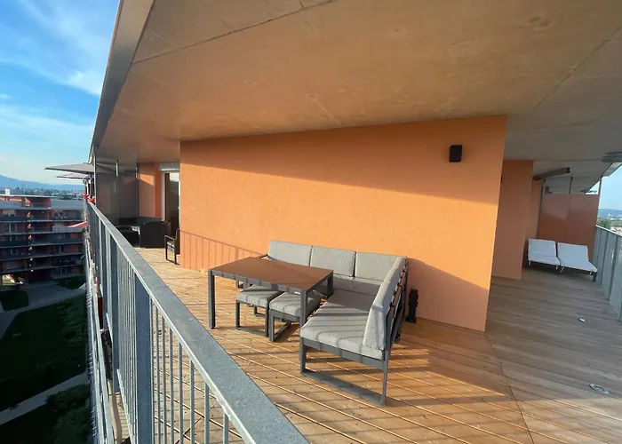 100 Qm Penthouse, Self-check-in, 2 Parkplaetze Apartment