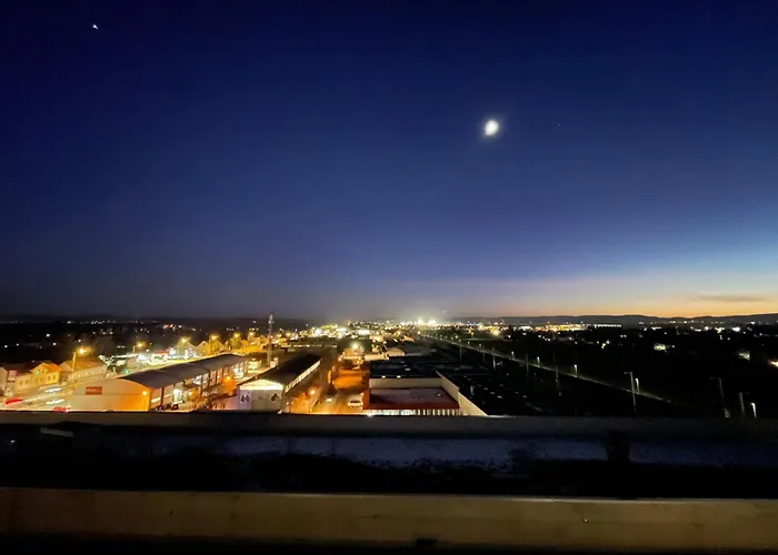 100 Qm Penthouse, Self-check-in, 2 Parkplaetze Apartmán *