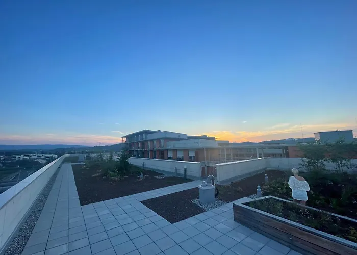 100 Qm Penthouse, Self-check-in, 2 Parkplaetze Apartmán