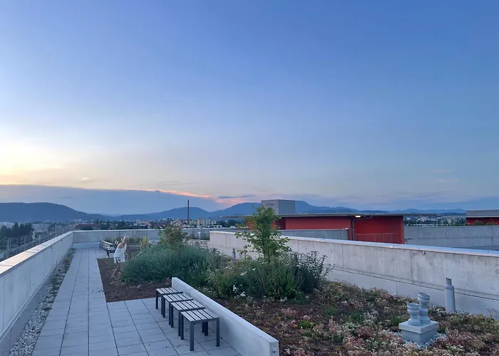 100 Qm Penthouse, Self-check-in, 2 Parkplaetze *