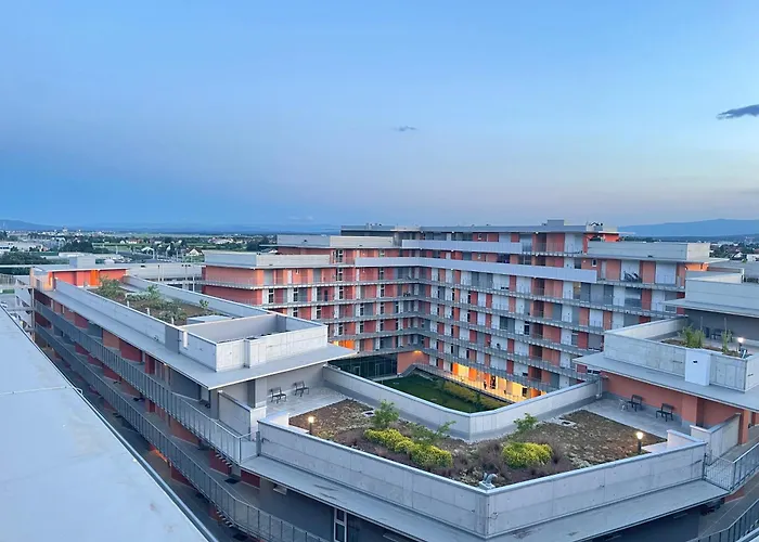 100 Qm Penthouse, Self-check-in, 2 Parkplaetze Appartement