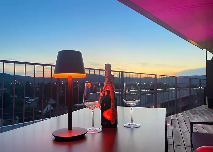 100 Qm Penthouse, Self-check-in, 2 Parkplaetze Apartmán