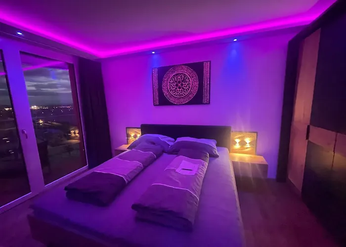 100 Qm Penthouse, Self-check-in, 2 Parkplaetze Appartement Graz