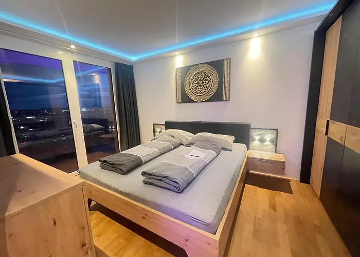 100 Qm Penthouse, Self-check-in, 2 Parkplaetze Appartement Graz